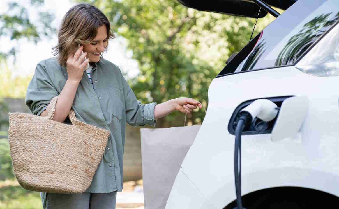 Image of ELEKTROMOBILITÄT IM FOKUS: DIE WICHTIGSTEN THEMEN RUND UM E-AUTOS