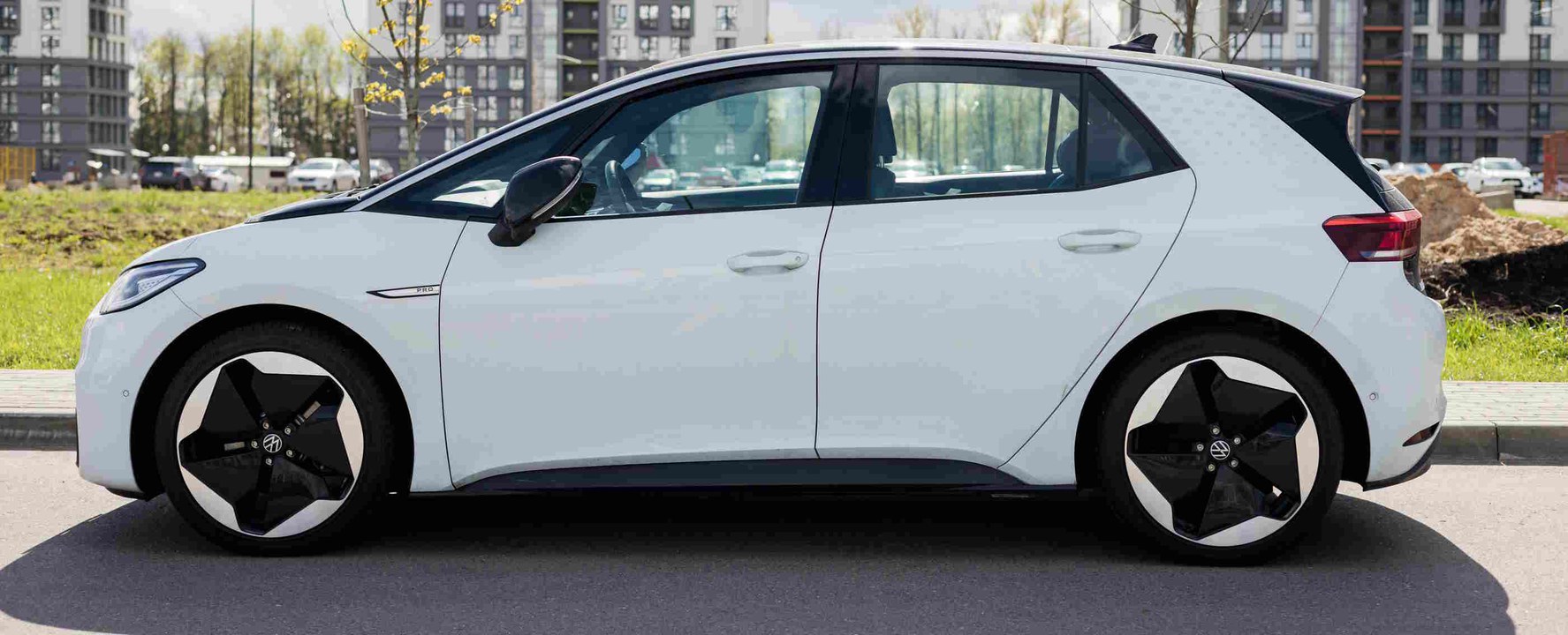 Image of ELEKTROAUTO LANGE STEHEN LASSEN - WORAUF IST ZU ACHTEN?