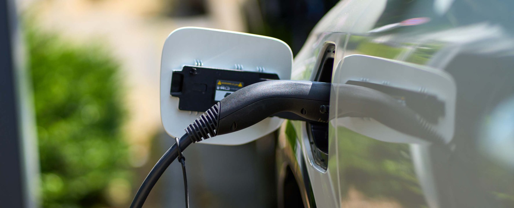 Image of ELEKTROMOBILITÄT IM FOKUS: DIE WICHTIGSTEN THEMEN RUND UM E-AUTOS