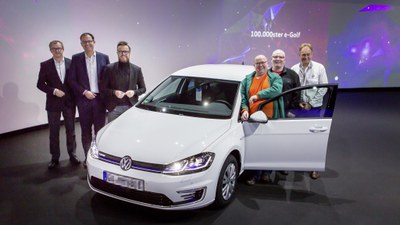 AUSLIEFERUNG DES 100.000STEN e-GOLF