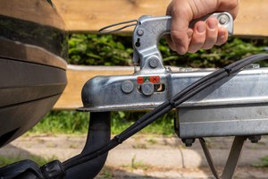 Preview Image of AUTO MIT ANHÄNGERKUPPLUNG NACHRÜSTEN – SO FUNKTIONIERT'S!