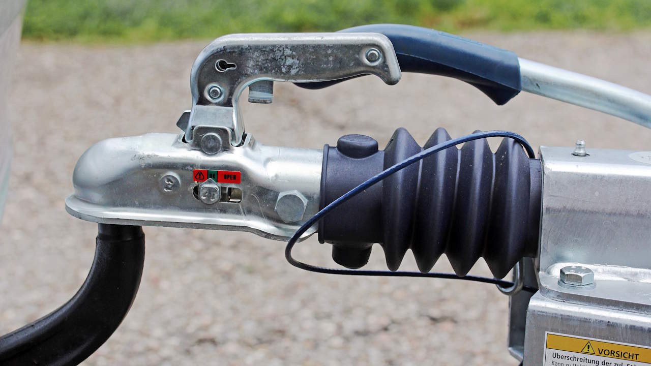 Preview Image of AUTO MIT ANHÄNGERKUPPLUNG NACHRÜSTEN – SO FUNKTIONIERT'S!
