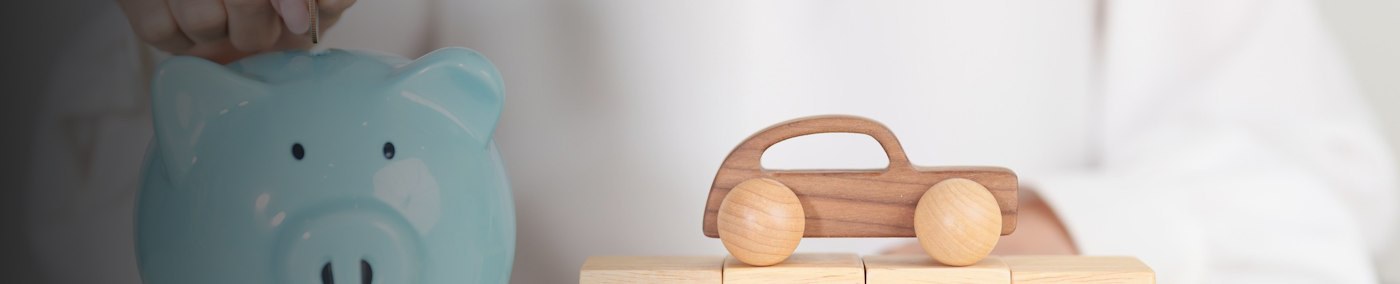 Autofahren wird auch 2026 nicht günstiger. Im Gegenteil: Steuern, Abgaben und laufende Kosten steigen weiter. Wir haben die Übersicht der wichtigsten Neuerungen im Jahr 2026, die Autofahrer betreffen.