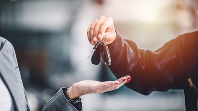 AUTOKAUF VS. LEASING: WAS LOHNT SICH FÜR MICH?
