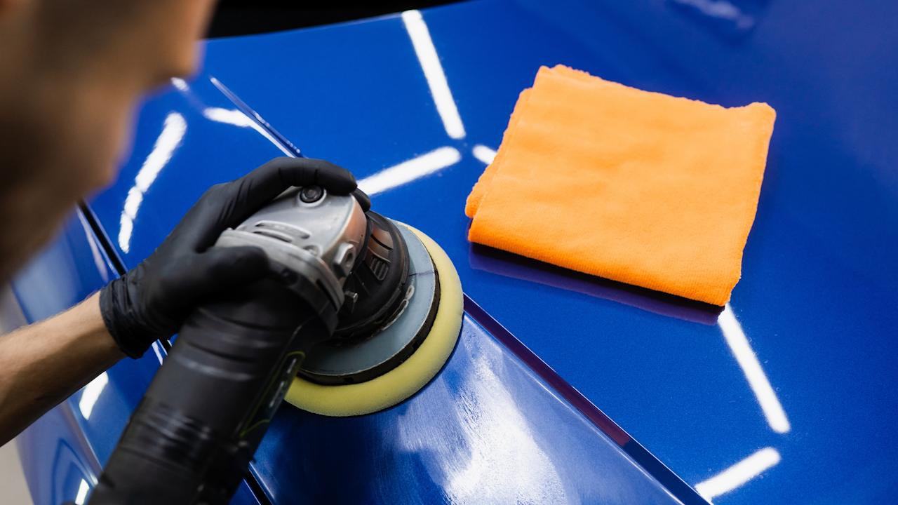 Preview Image of AUTOPOLITUR VS. WACHS: WAS BRINGT DEN BESSEREN GLANZ?