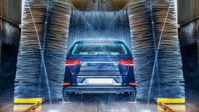 E Auto In Waschanlage