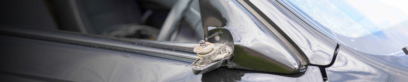 Ist das Fahren ohne Außenspiegel oder mit einem beschädigten Außenspiegel wirklich strafbar ? Ab wann gilt ein Spiegel denn als kaputt? All das erfahren Sie hier.