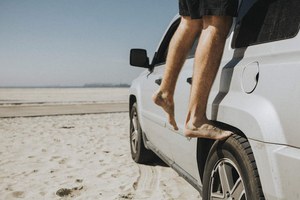 DARF MAN OHNE SCHUHE AUTO FAHREN? Preview Image of DARF MAN OHNE SCHUHE AUTO FAHREN?