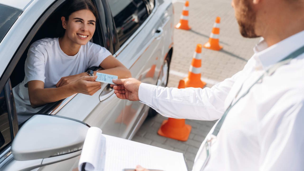 DIE PERFEKTIONSFAHRT – ALLES, WAS SIE WISSEN MÜSSEN Preview Image of DIE PERFEKTIONSFAHRT – ALLES, WAS SIE WISSEN MÜSSEN