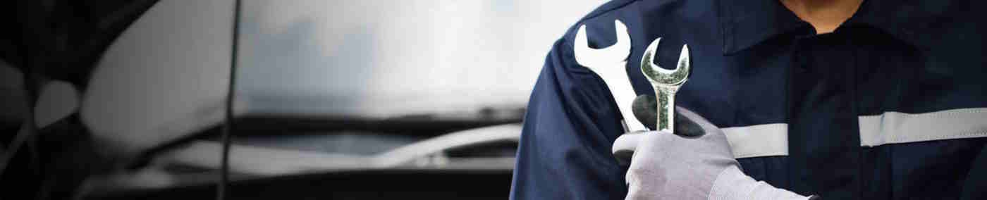 „Auto selbst reparieren“ liegt im Trend. Doch der eigene Schraubenschlüssel ist nicht immer die beste Wahl. Wir zeigen, wann die Werkstatt die klügere – und oft günstigere – Entscheidung ist.