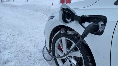 ELEKTROAUTO: SO SCHAFFEN SIE IM WINTER MEHR REICHWEITE