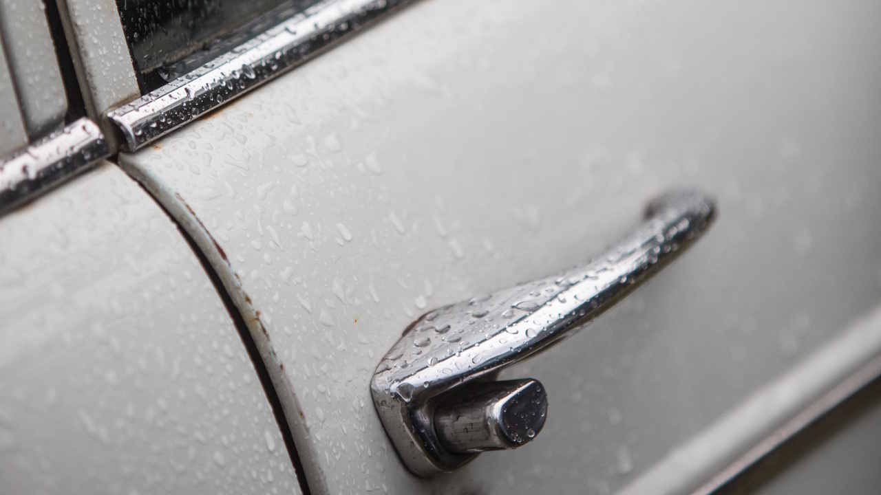 Preview Image of FLUGROST VOM AUTO ENTFERNEN: EFFEKTIVE METHODEN FÜR EIN MAKELLOSES AUTO