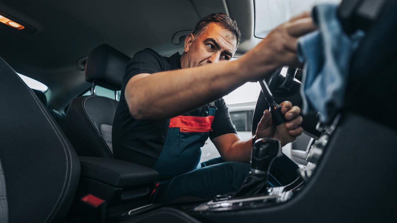 DIE PERFEKTE INNENREINIGUNG FÜRS AUTO Preview Image of DIE PERFEKTE INNENREINIGUNG FÜRS AUTO