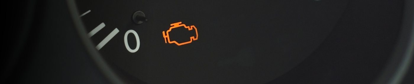 Eine blinkende Motorkontrollleuchte ist ein ernstzunehmendes Warnsignal am Armaturenbrett – sie weist in der Regel auf ein Problem im Bereich des Motors hin, das Ihre sofortige Aufmerksamkeit erfordert. In diesem Beitrag erfahren Sie, was Sie tun sollten, wenn die Motorkontrollleuchte blinkt, was dahinter stecken könnte und warum schnelles Handeln erforderlich ist.