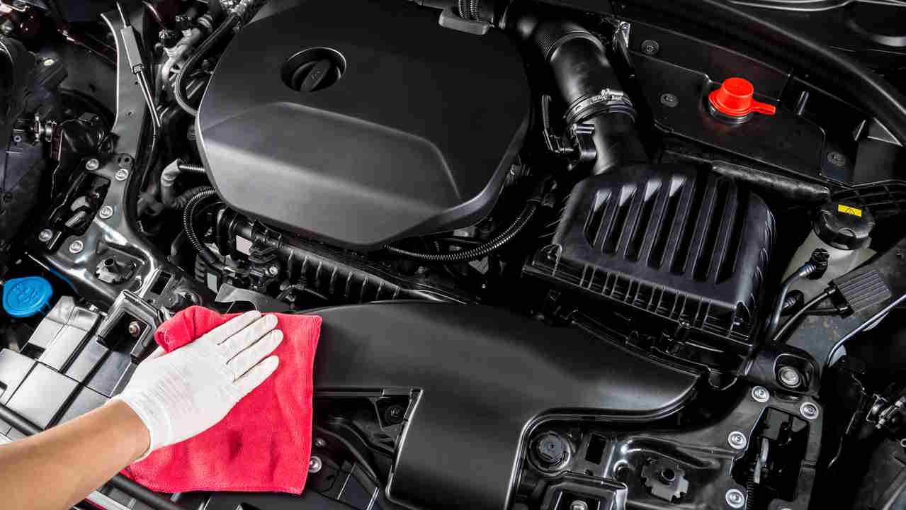 Preview Image of MOTORRAUM REINIGEN: SINNVOLL ODER GEFÄHRLICH?