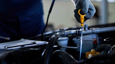 ÖLSTAND PRÜFEN: ALLES, WAS SIE WISSEN MÜSSEN