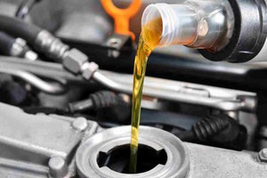 Preview Image of ÖLWECHSEL: WARUM SIE BESSER DIE FACHWERKSTATT AUFSUCHEN SOLLTEN