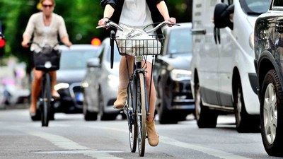 RECHTE UND PFLICHTEN EINES AUTOFAHRERS GEGENÜBER RADFAHRERN