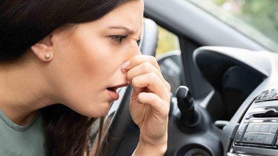 SCHLECHTE LUFT IM AUTO - SO WERDEN SIE SIE LOS