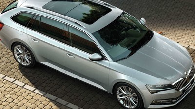 DER ŠKODA SUPERB COMBI (2015)