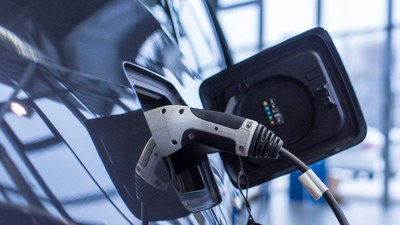 SO LADEN SIE IHR ELEKTROAUTO RICHTIG