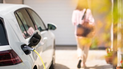 SO VIEL GELD SPARST DU 2024 BEIM KAUF EINES ELEKTROAUTOS!