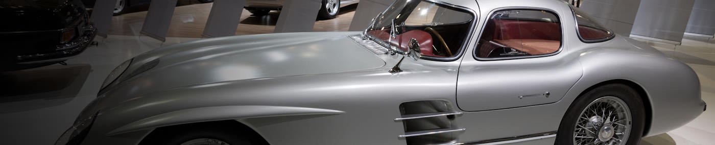 Ein spektakulärer Rekord wurde auf der Auktion im Mercedes-Benz-Museum gebrochen: Das legendäre Mercedes 300 SLR Uhlenhaut Coupé wechselte für unglaubliche 143 Millionen US-Dollar (umgerechnet etwa 135 Millionen Euro) den Besitzer.