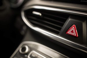 WARNBLINKANLAGE: WANN MUSS ICH SIE IM AUTO EINSCHALTEN? Preview Image of WARNBLINKANLAGE: WANN MUSS ICH SIE IM AUTO EINSCHALTEN?