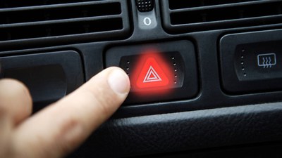 WARNBLINKANLAGE: WANN MUSS ICH SIE IM AUTO EINSCHALTEN?