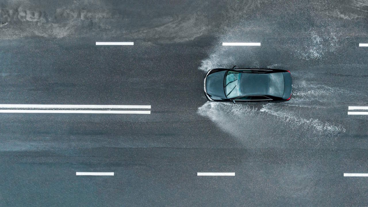 WAS TUN BEI AQUAPLANING? Preview Image of WAS TUN BEI AQUAPLANING?